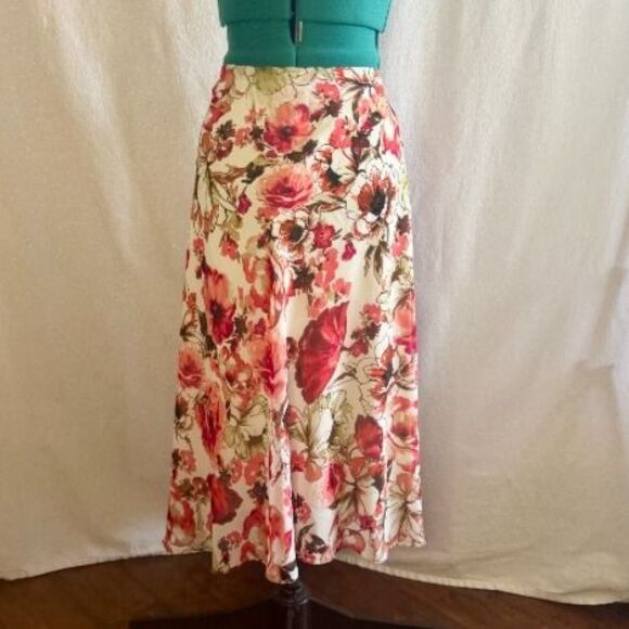 Avenue Dresses & Skirts - Avenue Women's floral skirt size 18/20